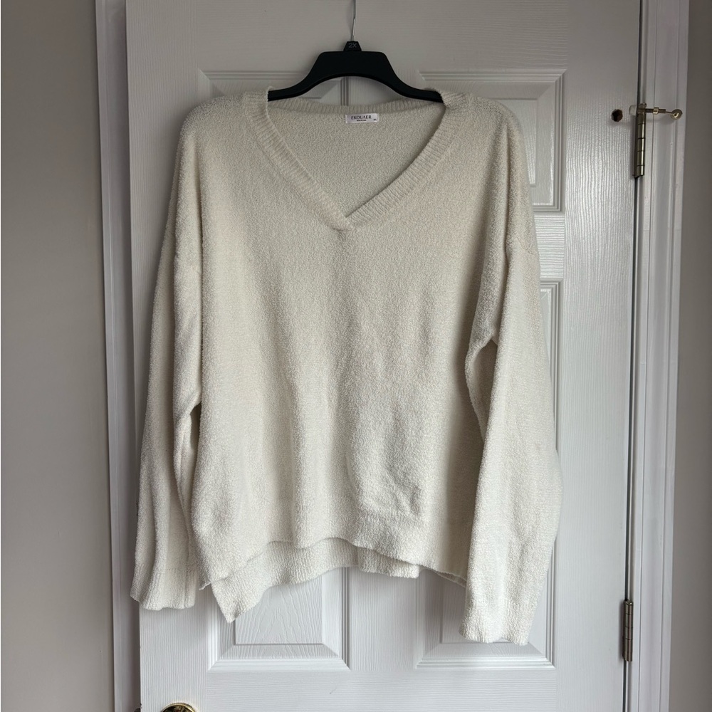Elegant Women's Cream V-Neck Sweater